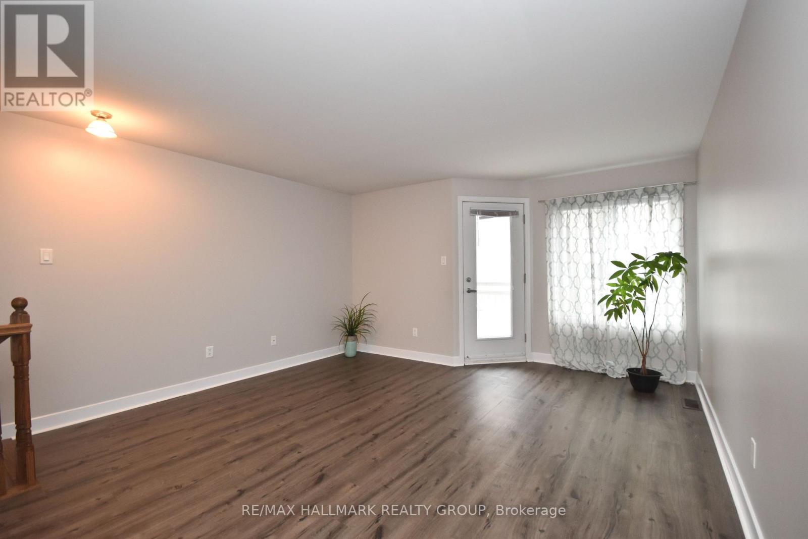 D - 4528 Innes Road Property Photo 14