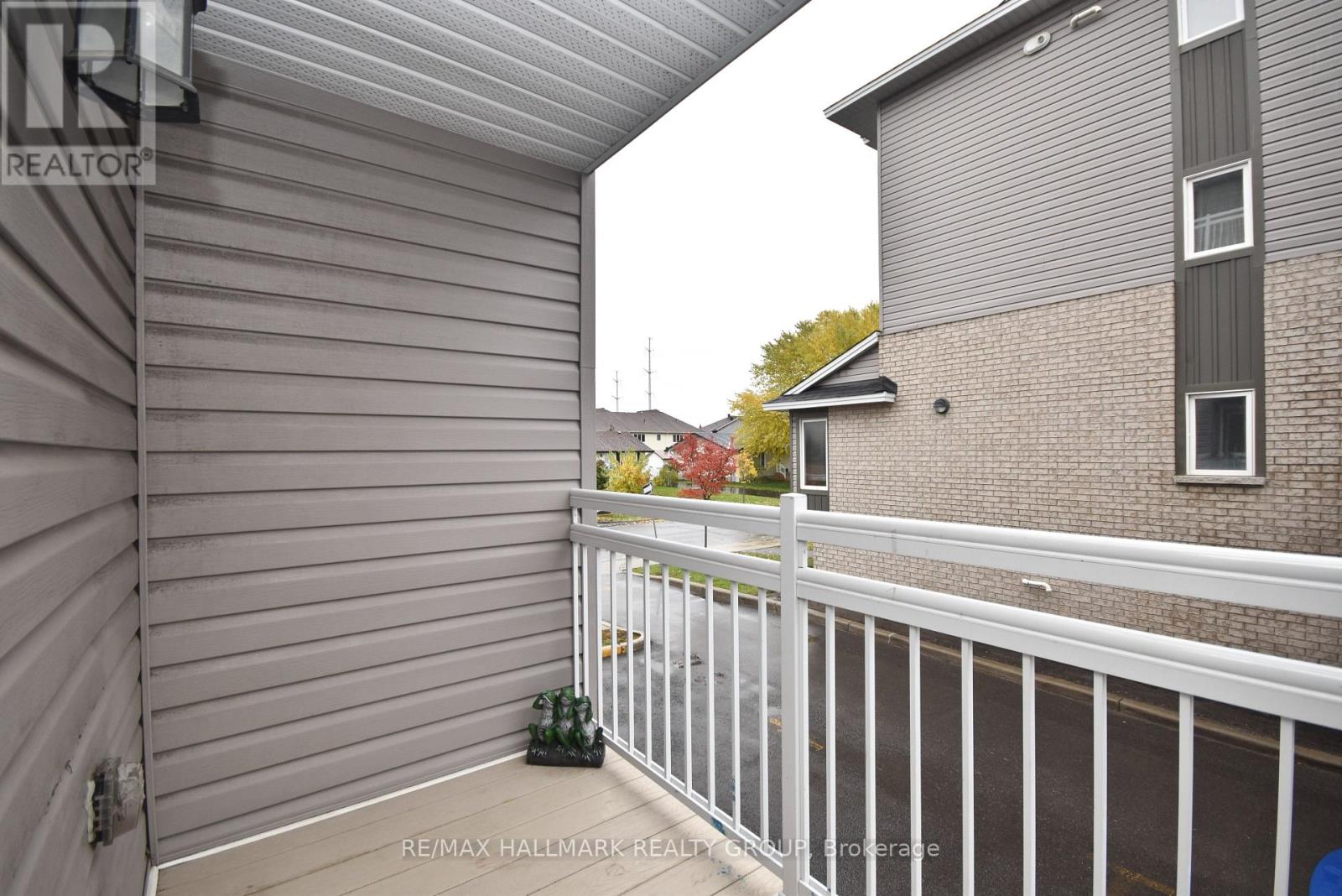 D - 4528 Innes Road Property Photo 18