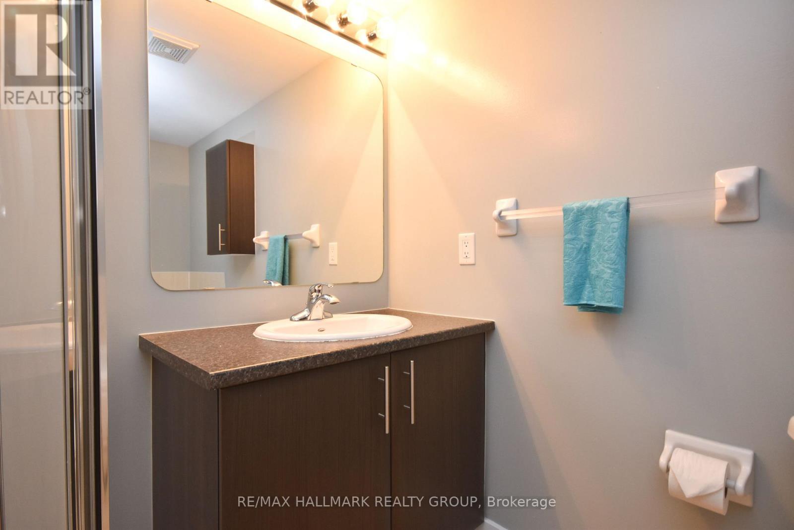 D - 4528 Innes Road Property Photo 27
