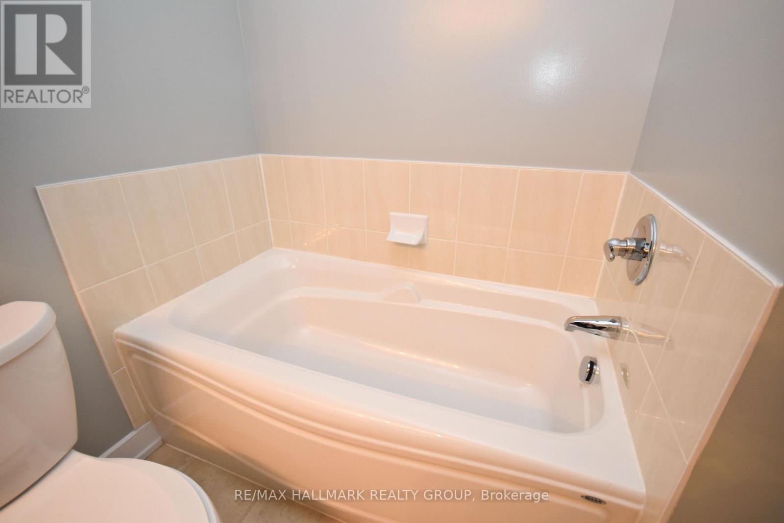 D - 4528 Innes Road Property Photo 30