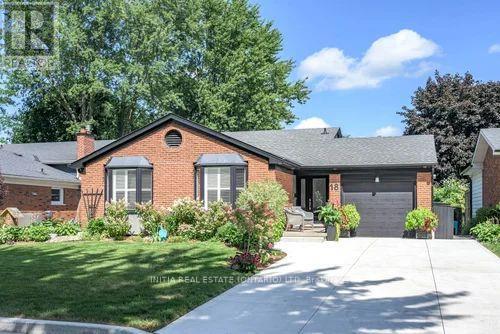 18 Hammond Crescent Property Photo 2