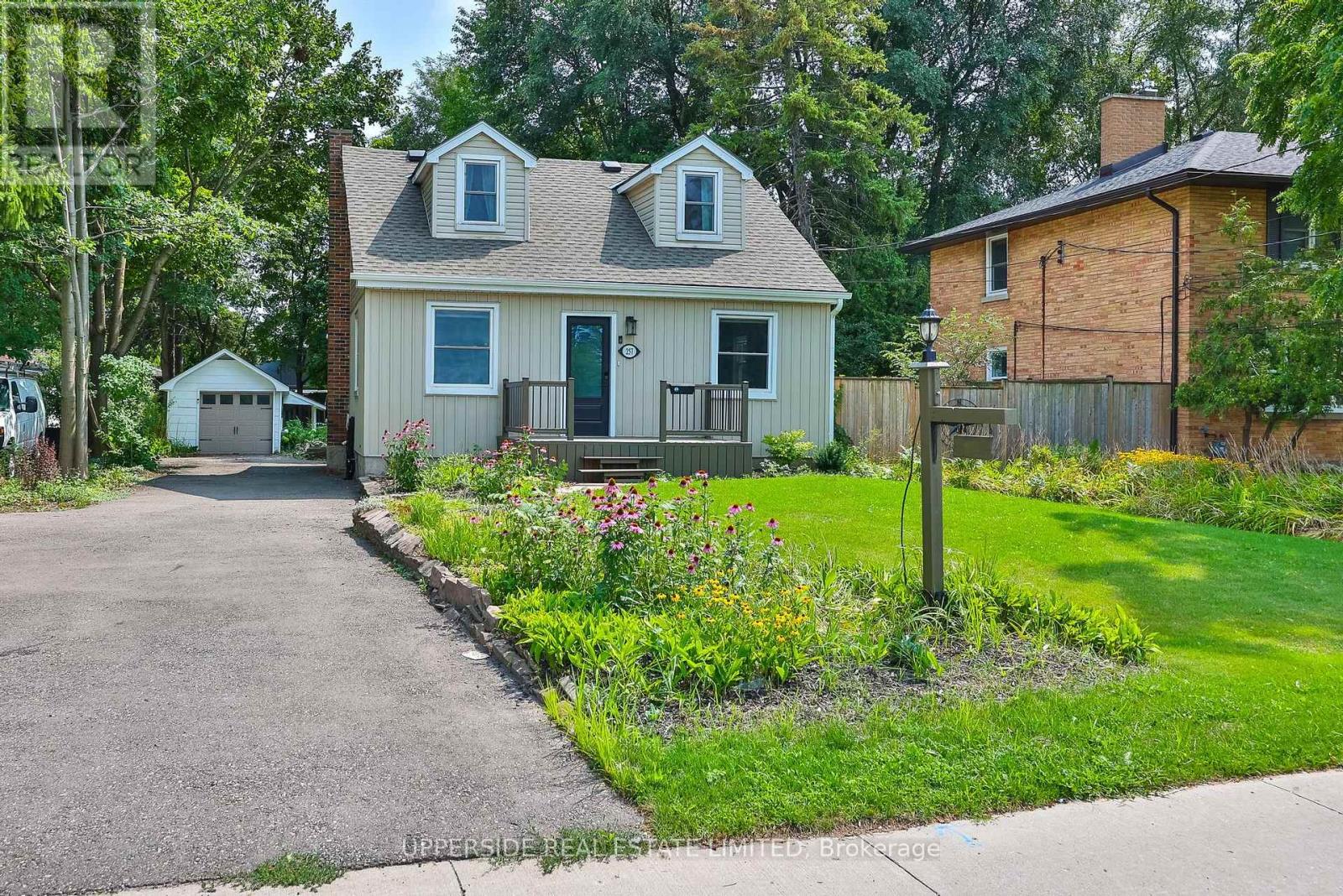 257 OTTAWA STREET N Property Photo 1