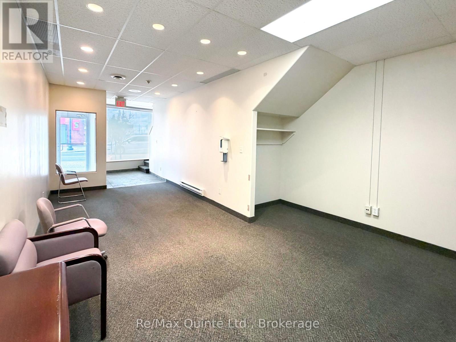 Unit 2 - 69-71 Dundas Street W Property Photo 5