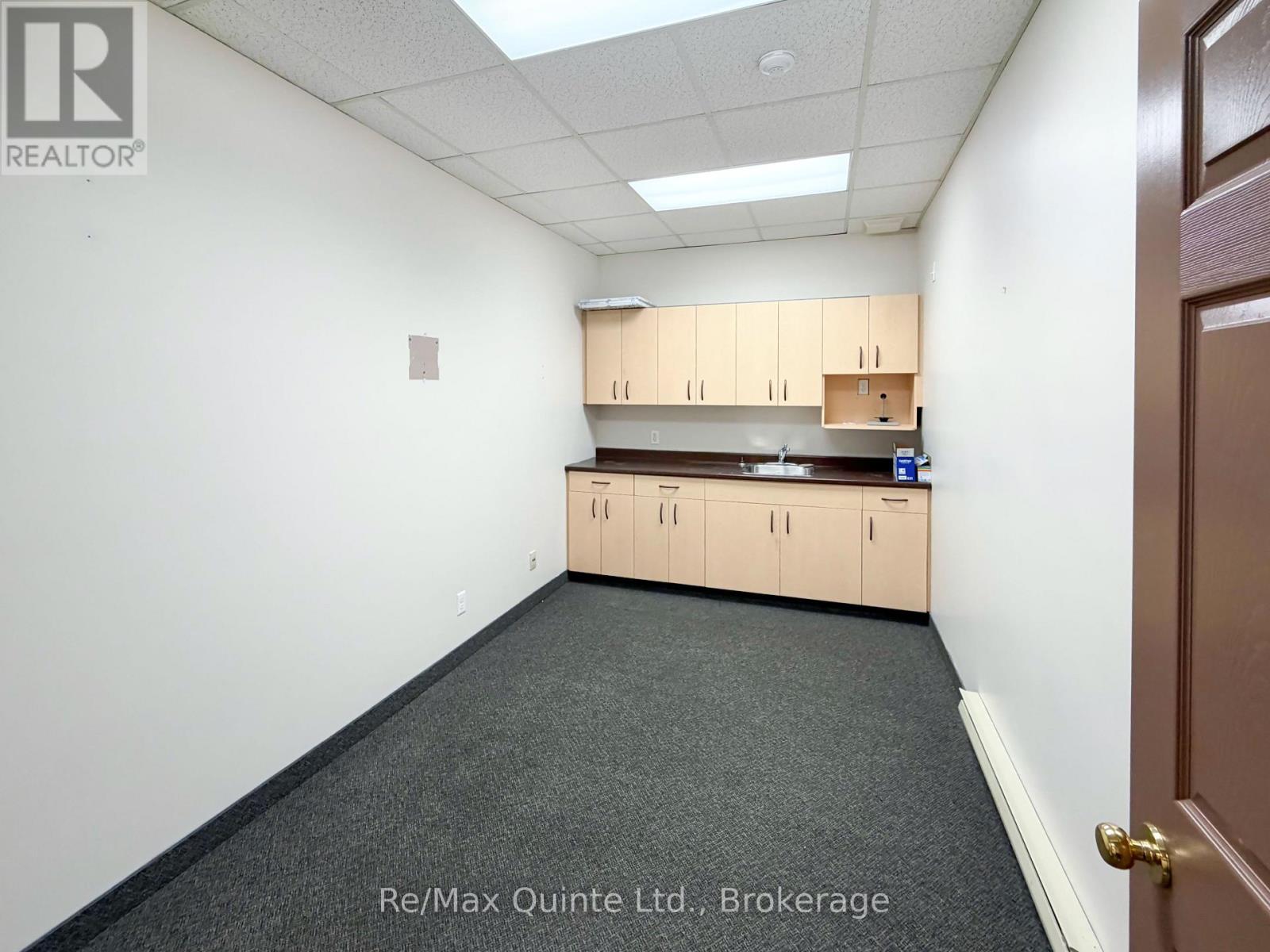 Unit 2 - 69-71 Dundas Street W Property Photo 9