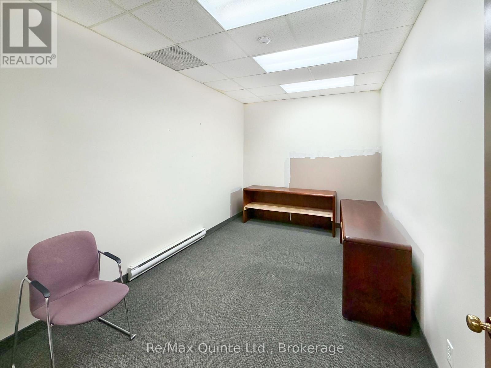Unit 2 - 69-71 Dundas Street W Property Photo 11