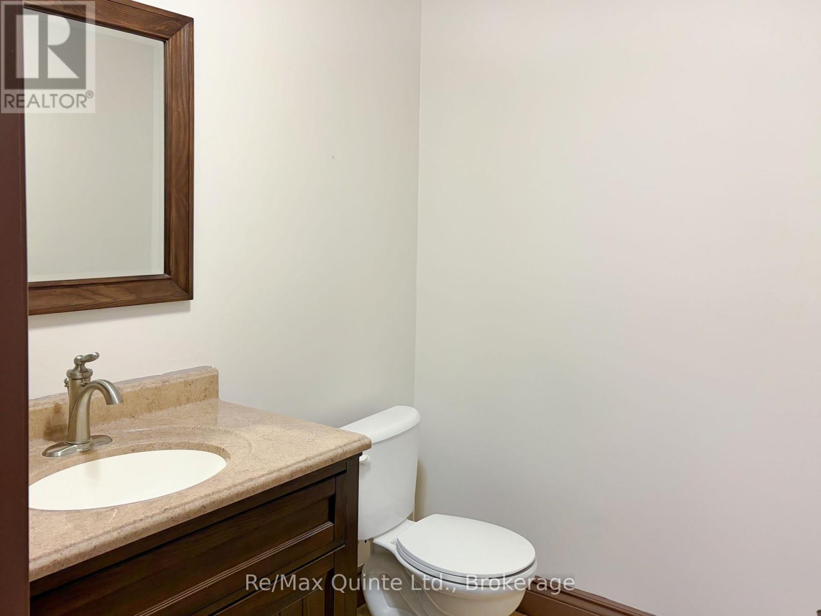 Unit 2 - 69-71 Dundas Street W Property Photo 12