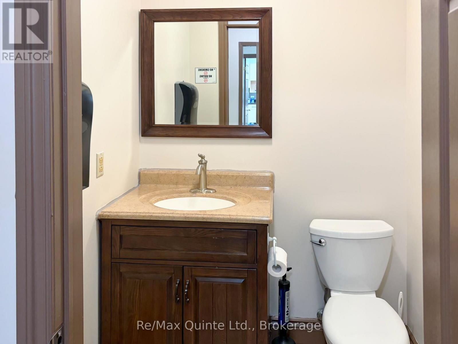 Unit 2 - 69-71 Dundas Street W Property Photo 13