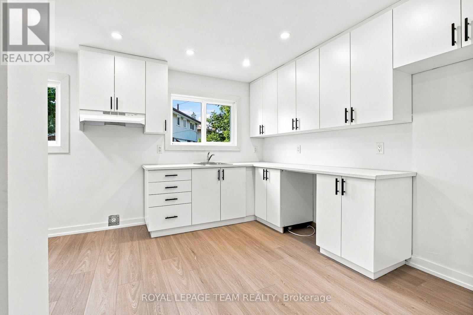 1001 Meadowlands Drive Property Photo 4