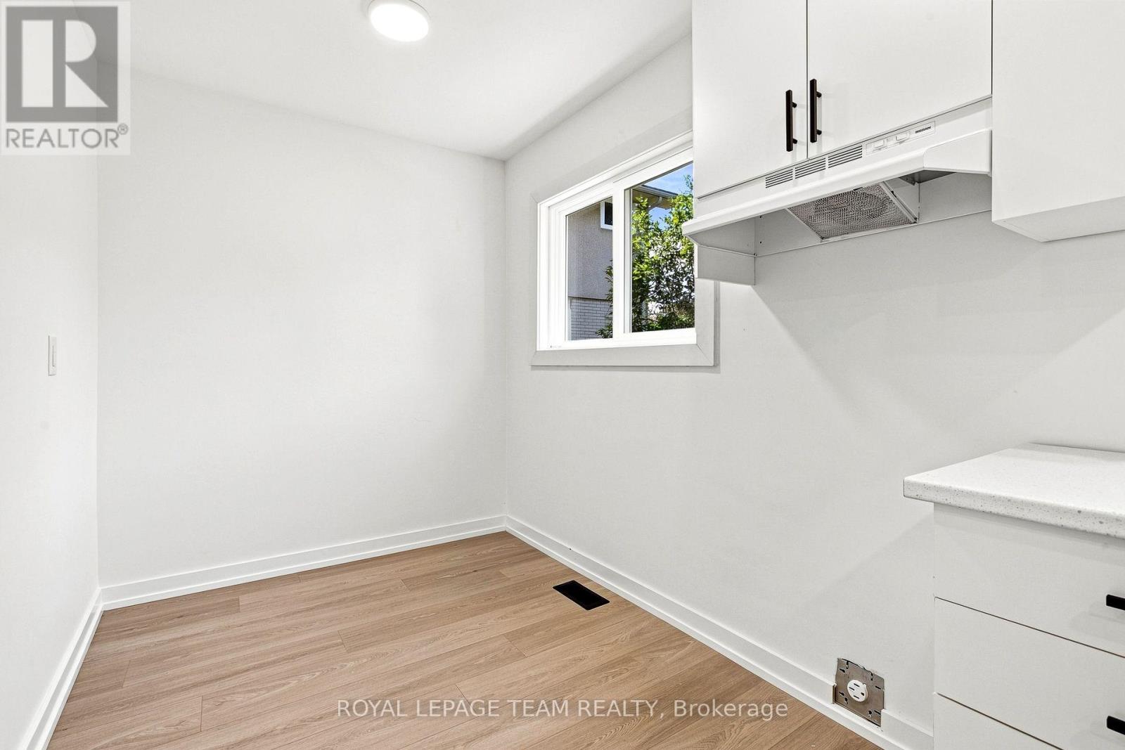 1001 Meadowlands Drive Property Photo 6