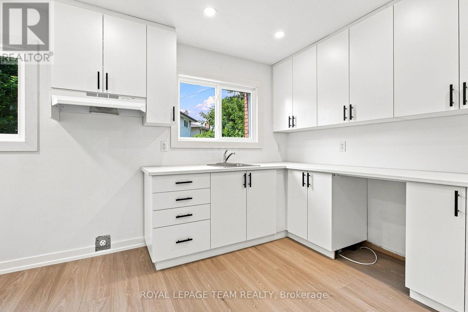 1001 Meadowlands Drive Property Photo 8