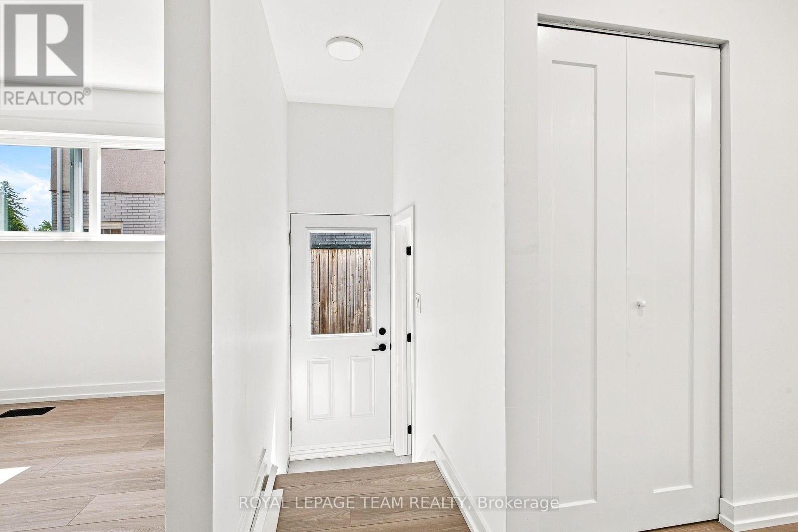 1001 Meadowlands Drive Property Photo 10