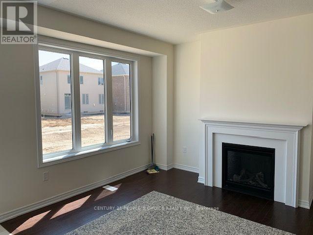 419 Black Cherry Crescent Property Photo 5