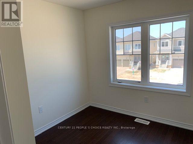 419 Black Cherry Crescent Property Photo 10
