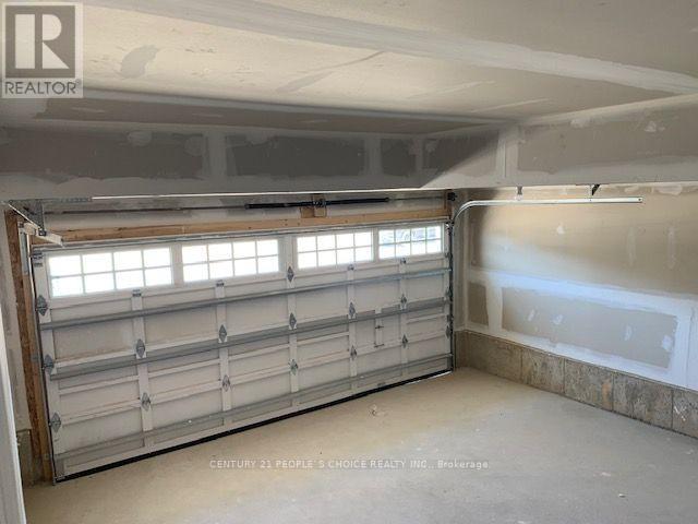 419 Black Cherry Crescent Property Photo 21