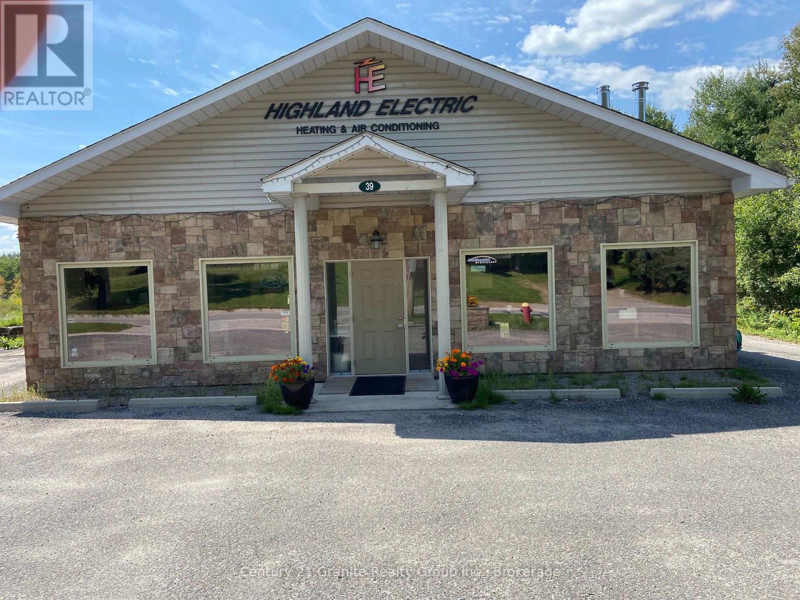 39 BOBCAYGEON ROAD Property Photo 1
