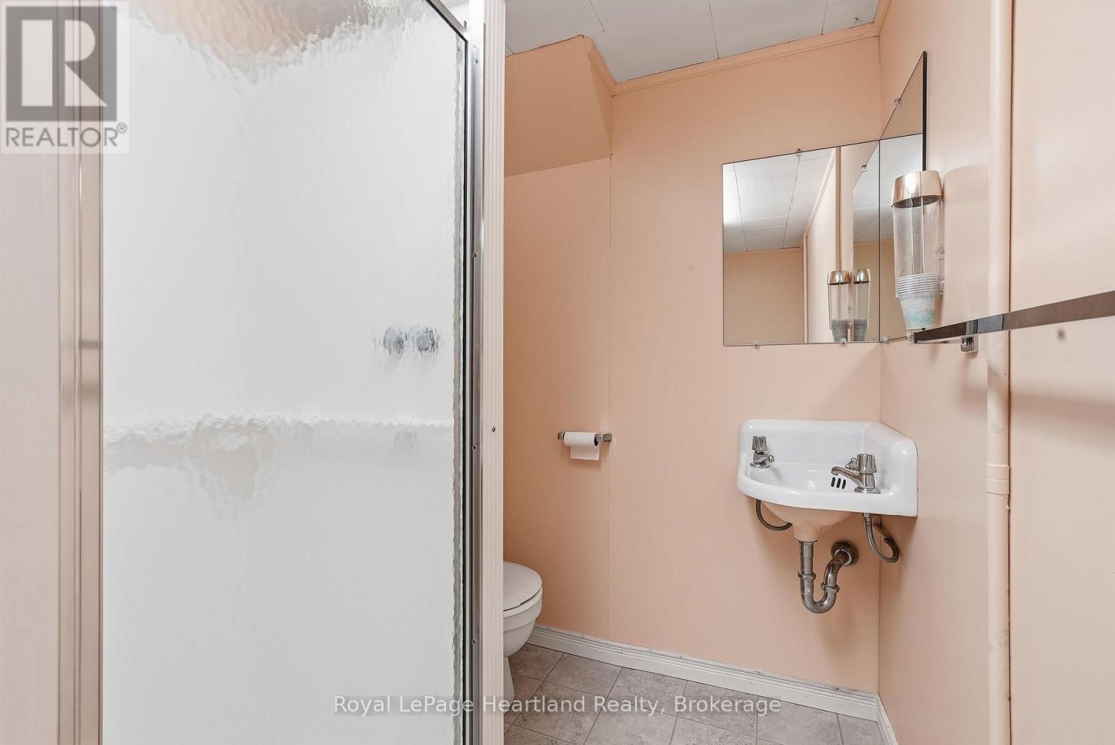 5 King Street Property Photo 23