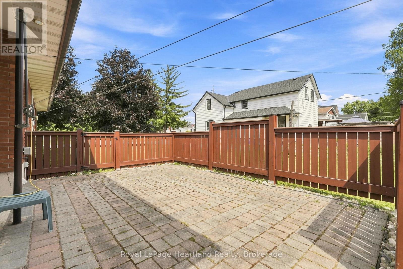 5 King Street Property Photo 30