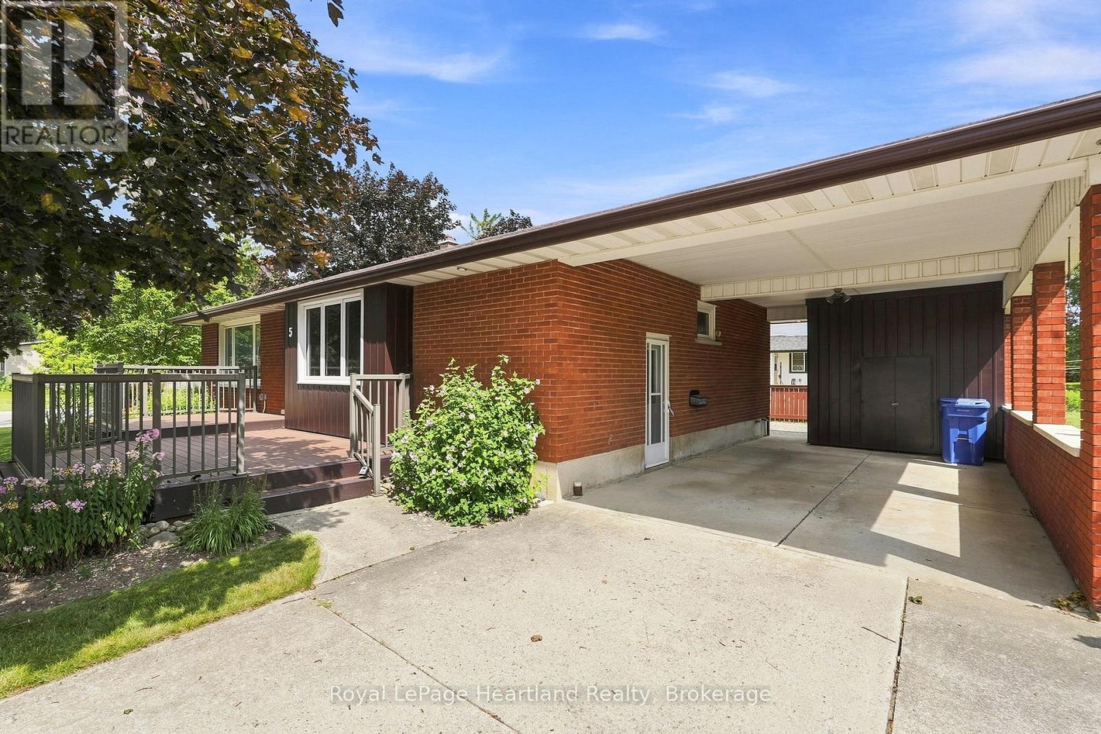 5 King Street Property Photo 43