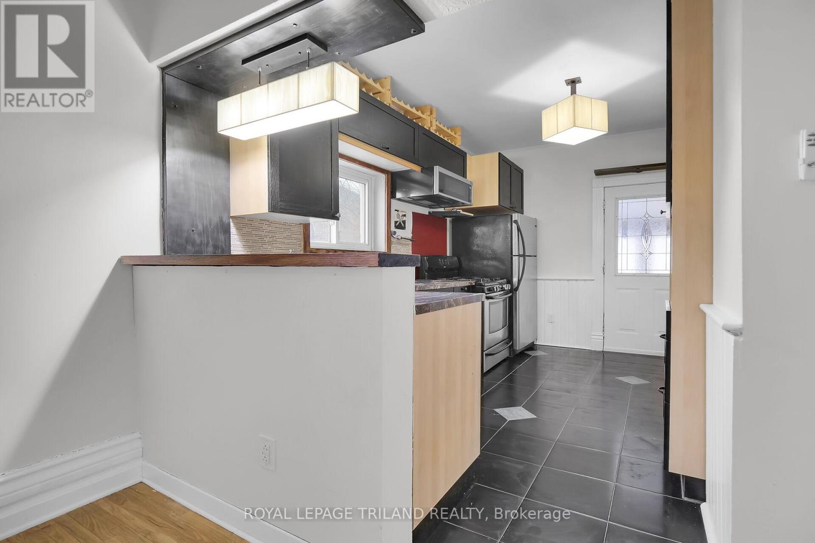 18 Wharncliffe Road S Property Photo 2