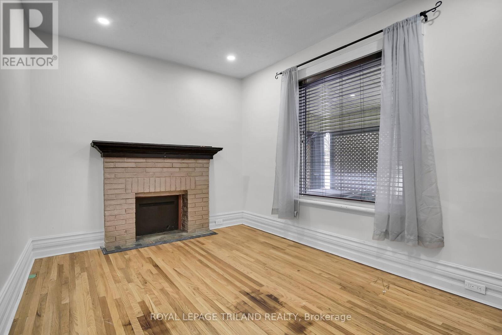 18 Wharncliffe Road S Property Photo 5
