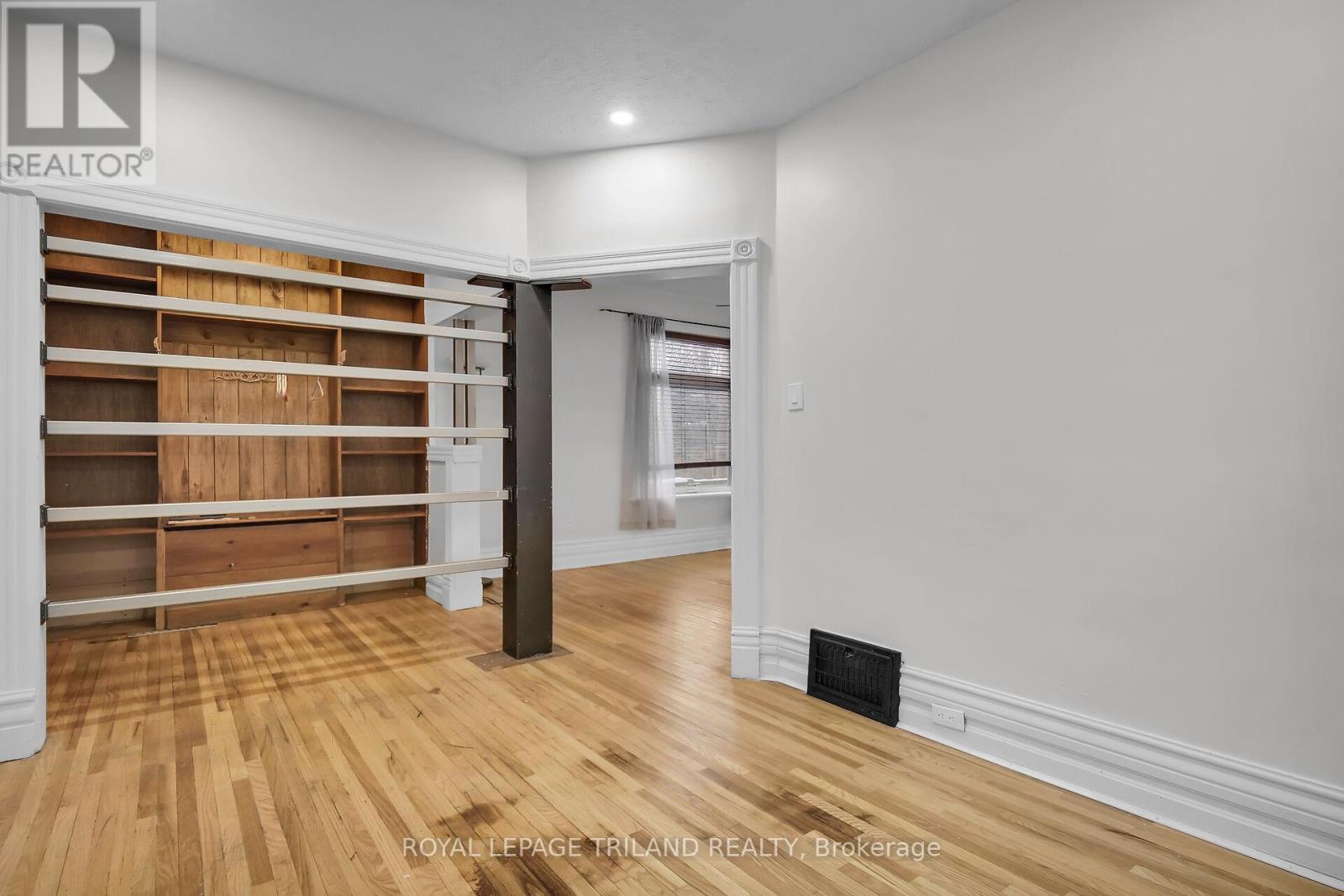 18 Wharncliffe Road S Property Photo 6