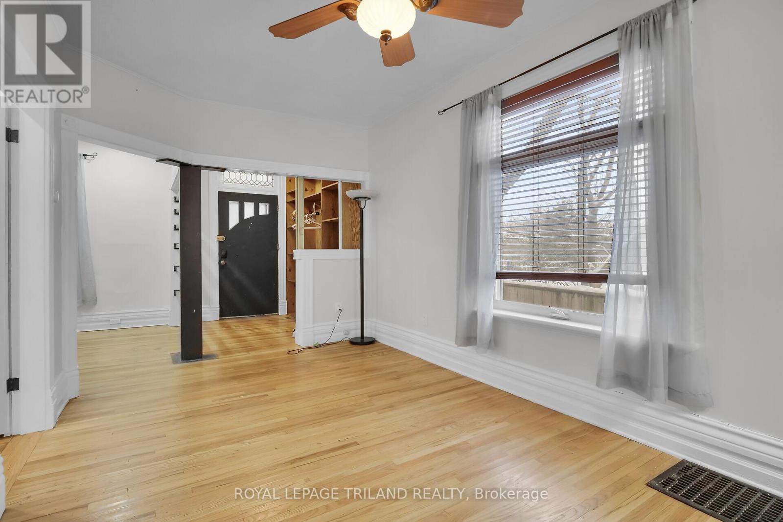 18 Wharncliffe Road S Property Photo 7