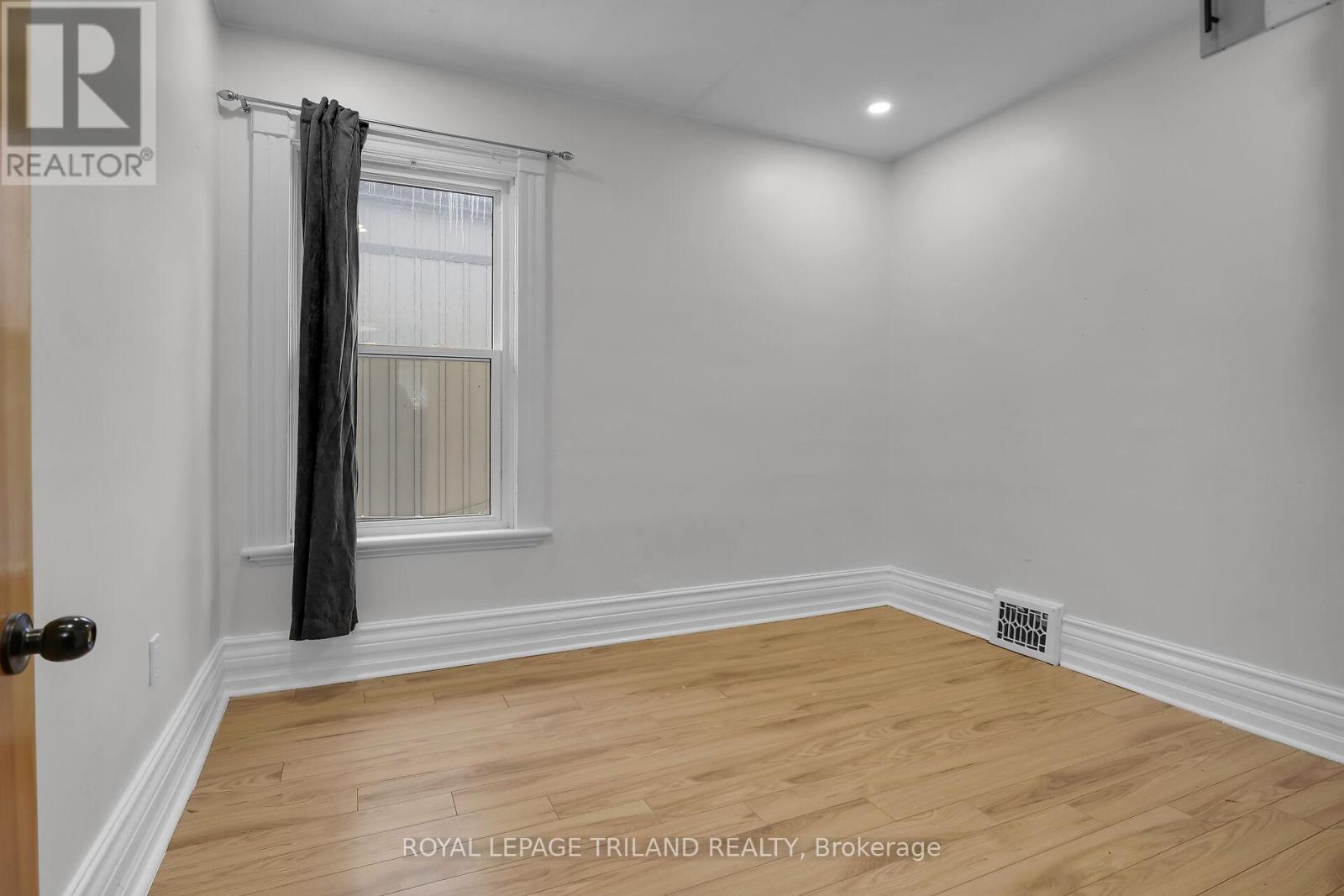 18 Wharncliffe Road S Property Photo 8