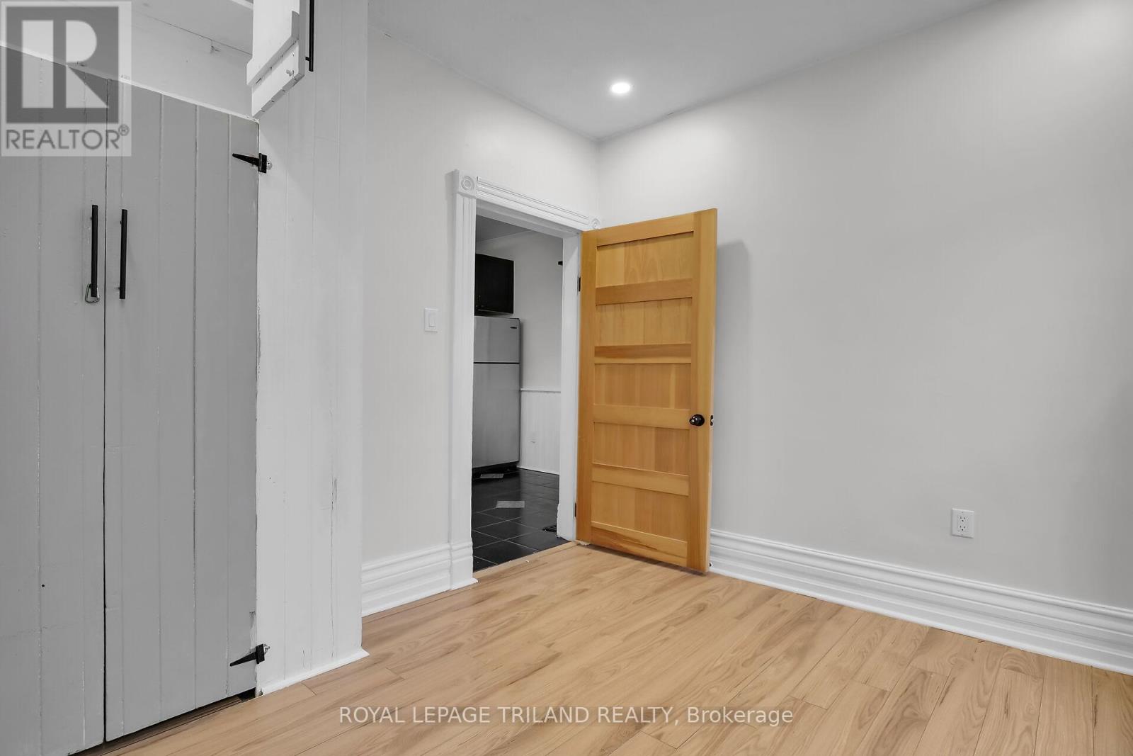 18 Wharncliffe Road S Property Photo 9