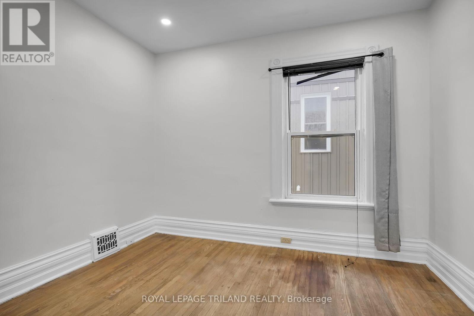 18 Wharncliffe Road S Property Photo 10