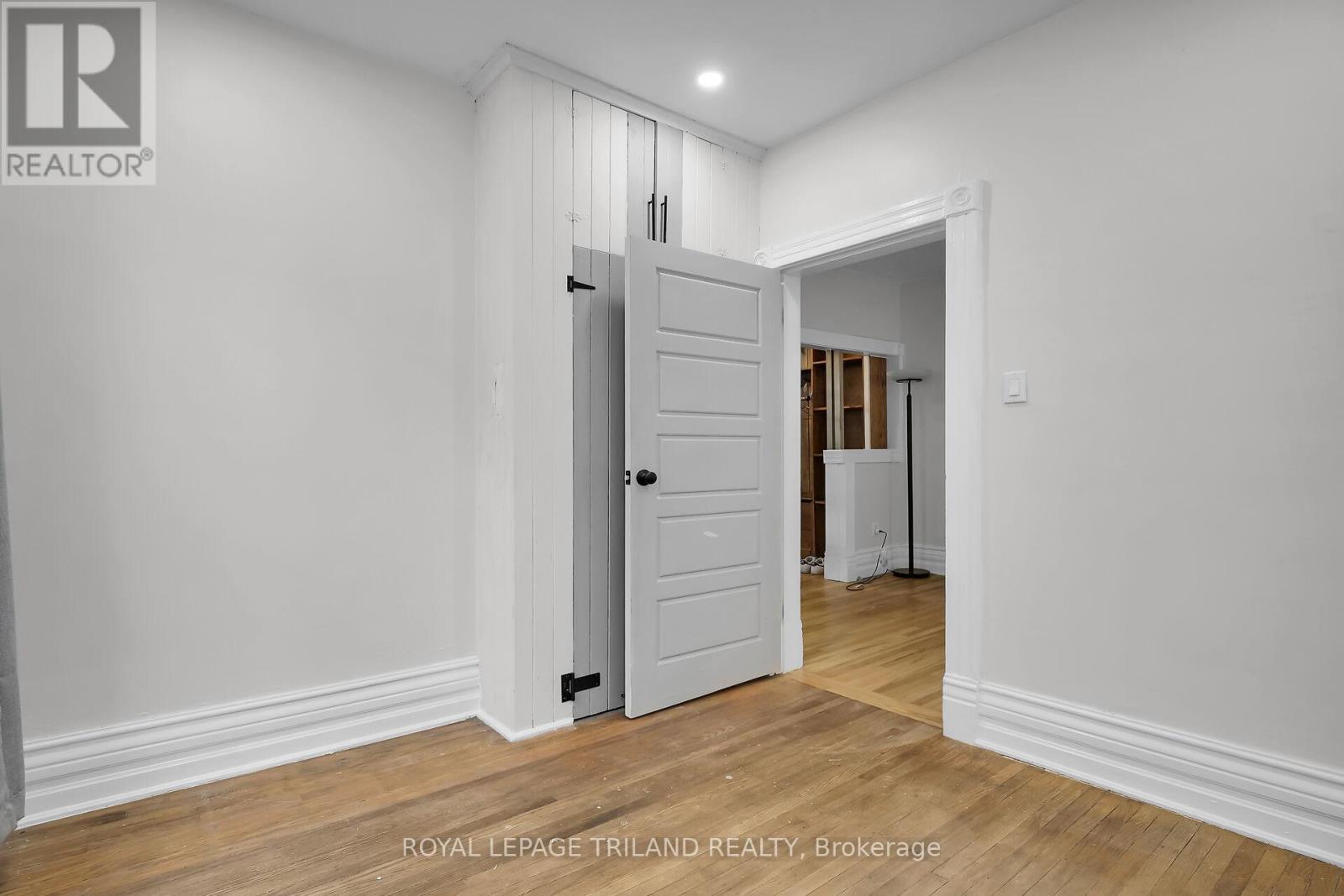 18 Wharncliffe Road S Property Photo 11