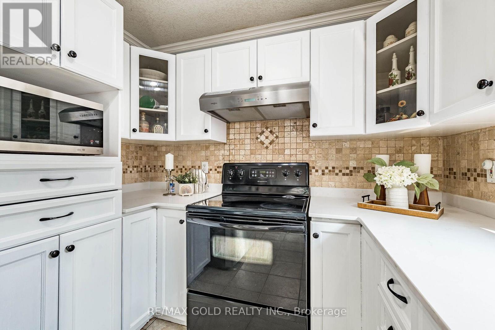 6 Moffatt Lane Property Photo 14