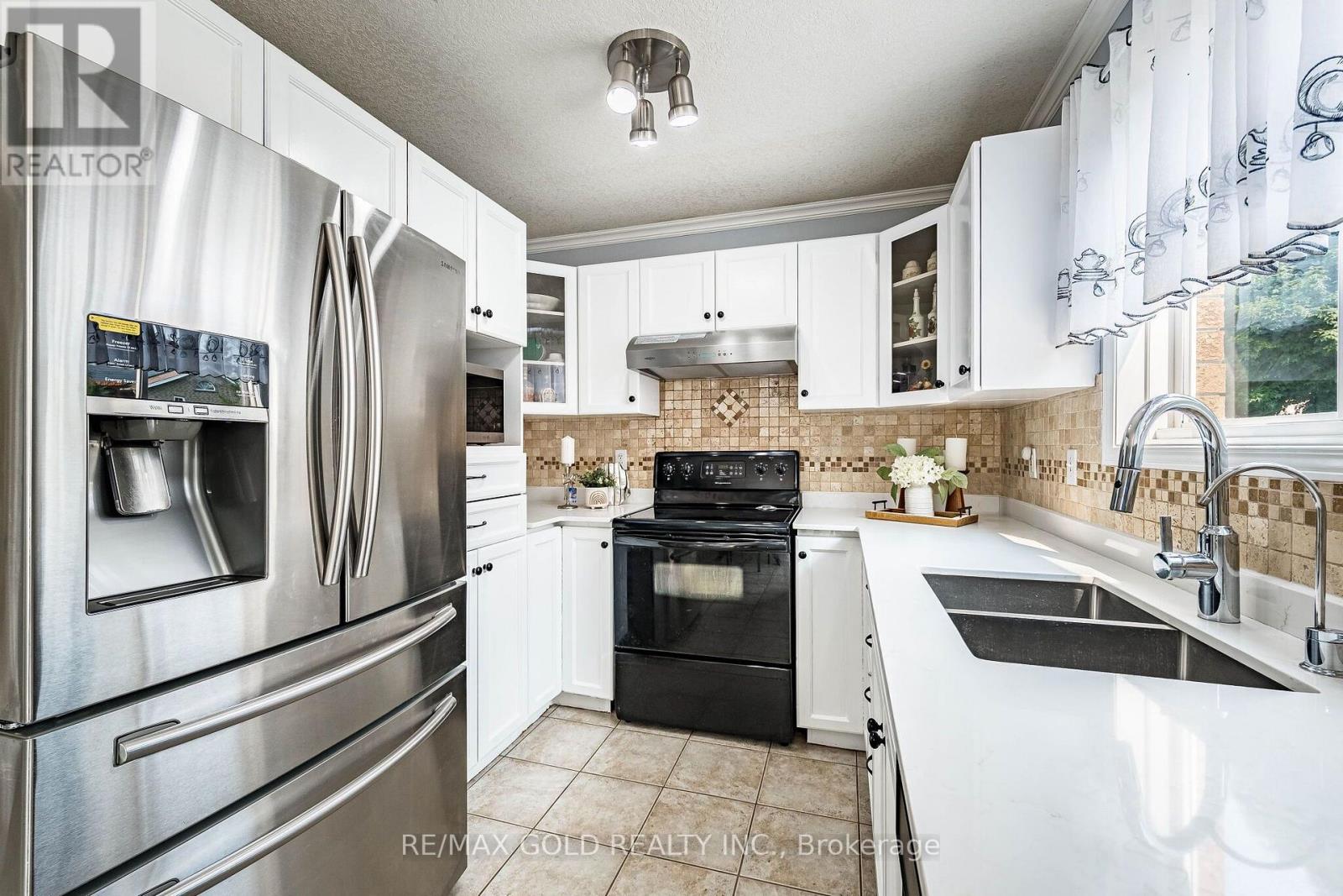 6 Moffatt Lane Property Photo 15