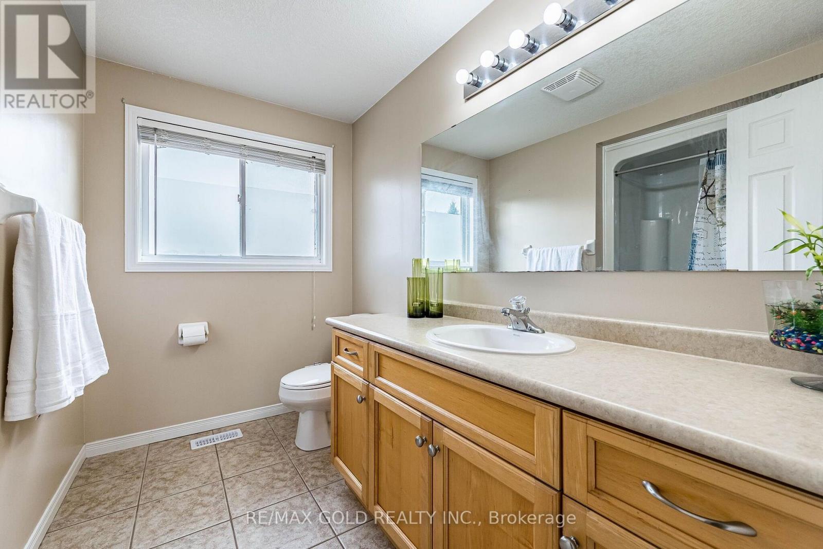 6 Moffatt Lane Property Photo 33