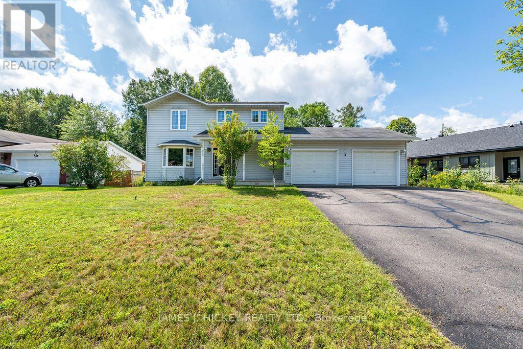 4 Banting Drive Property Photo 1