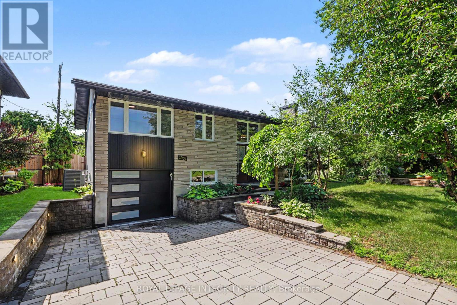 1034 WALKLEY ROAD