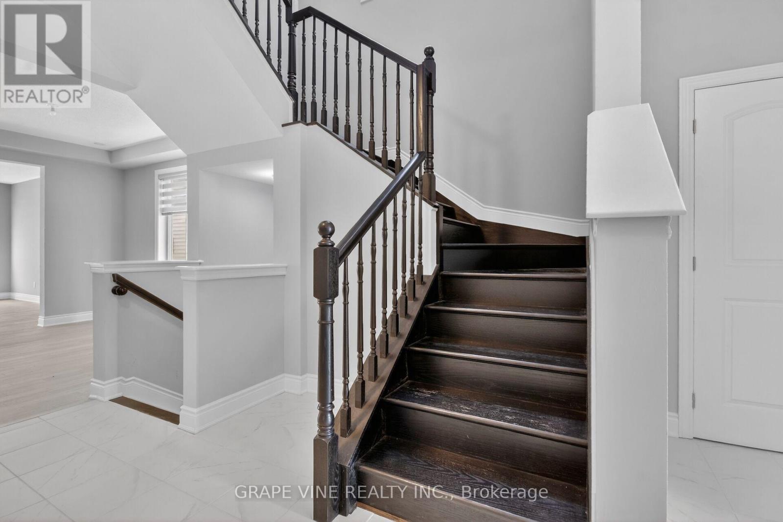 316 Crossway Terrace Property Photo 4