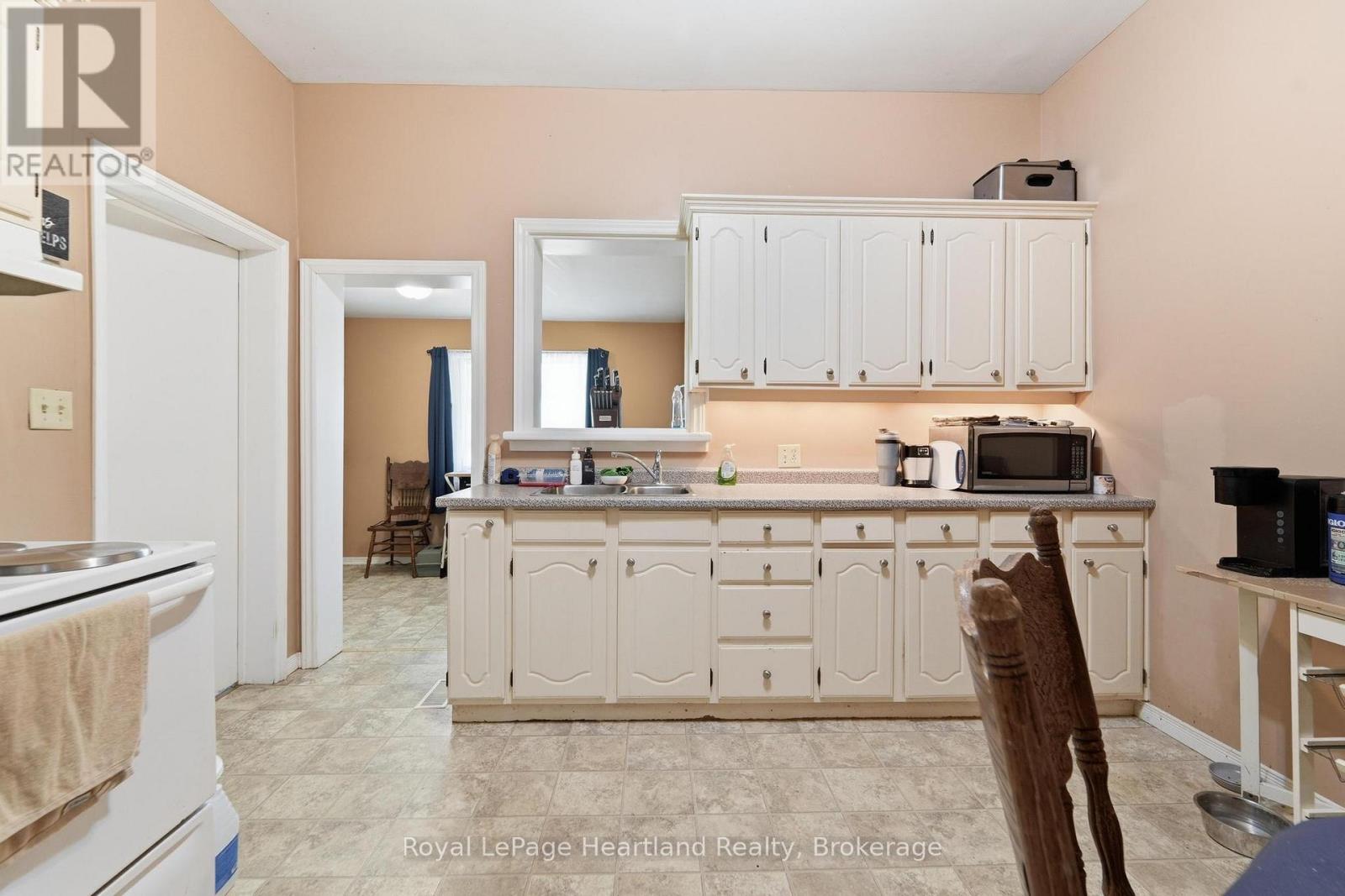 132 Queen Street Property Photo 4