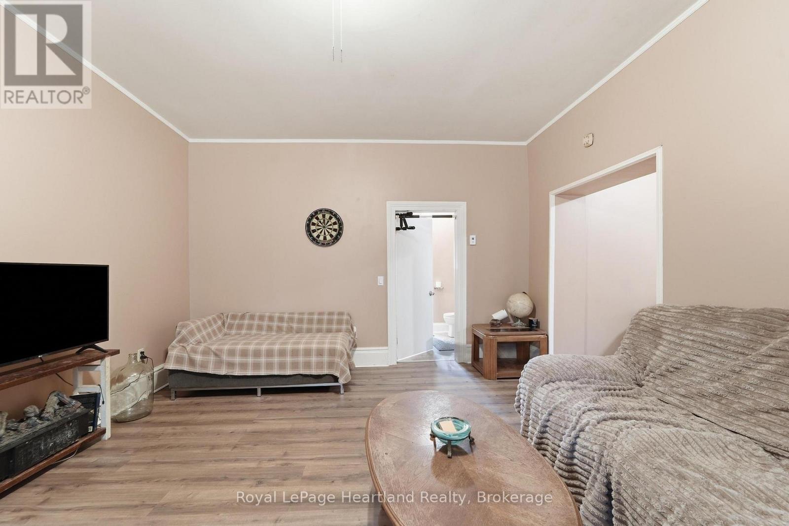 132 Queen Street Property Photo 14
