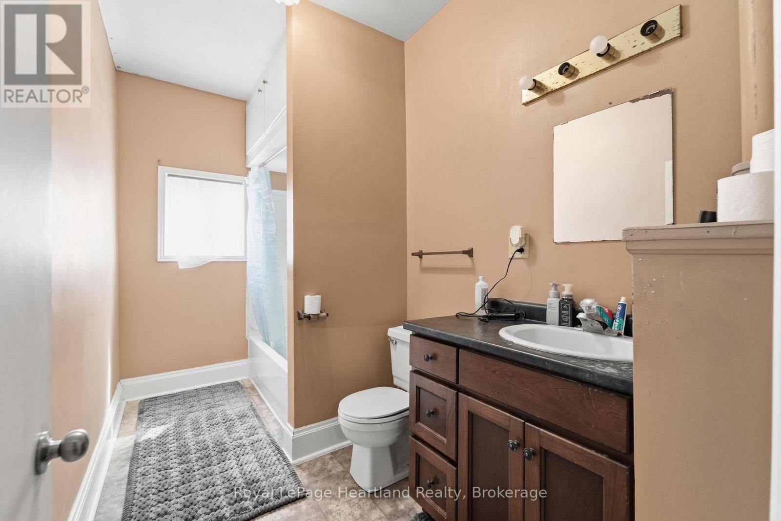 132 Queen Street Property Photo 16