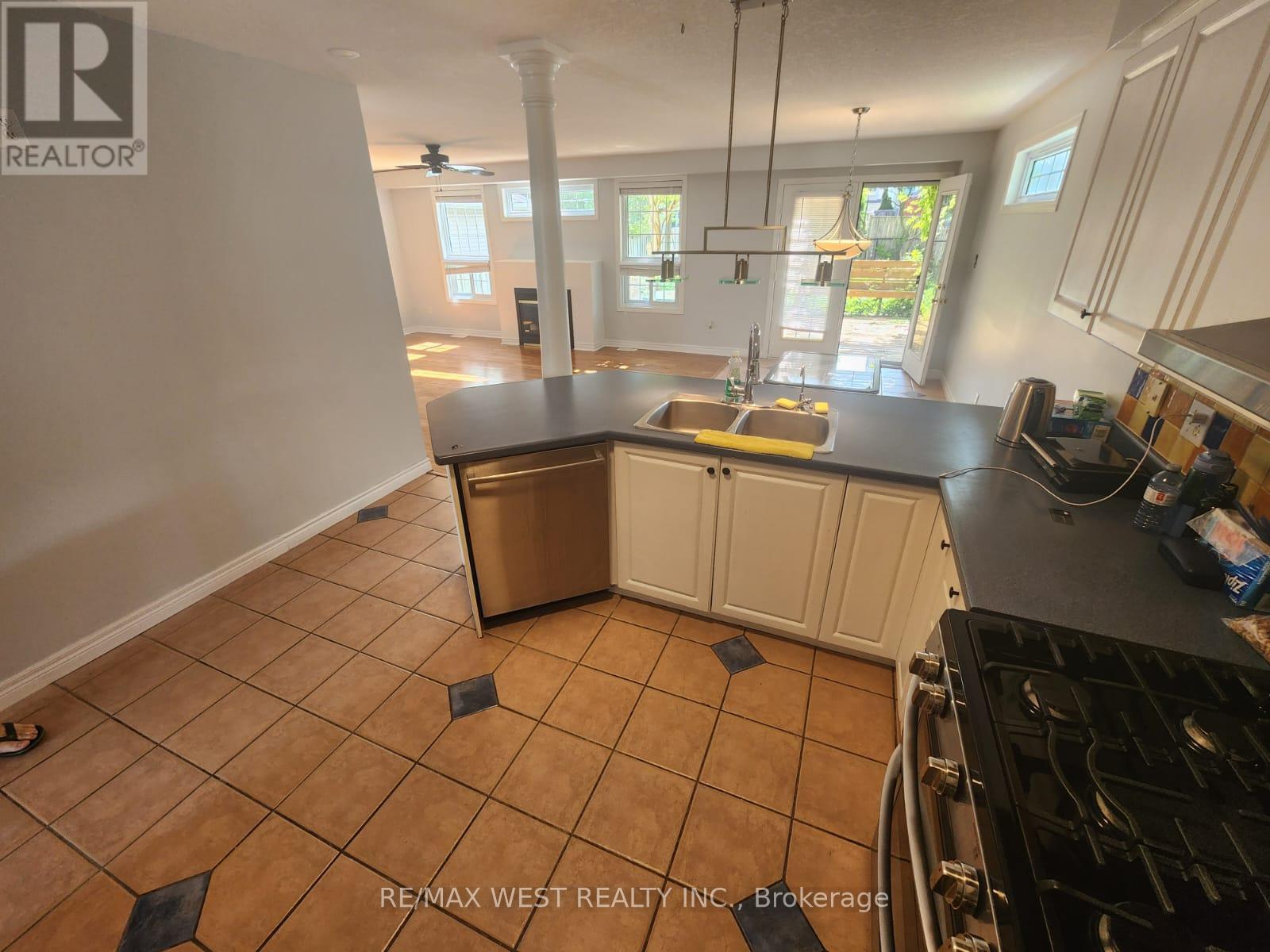 792 Butternut Avenue Property Photo 4