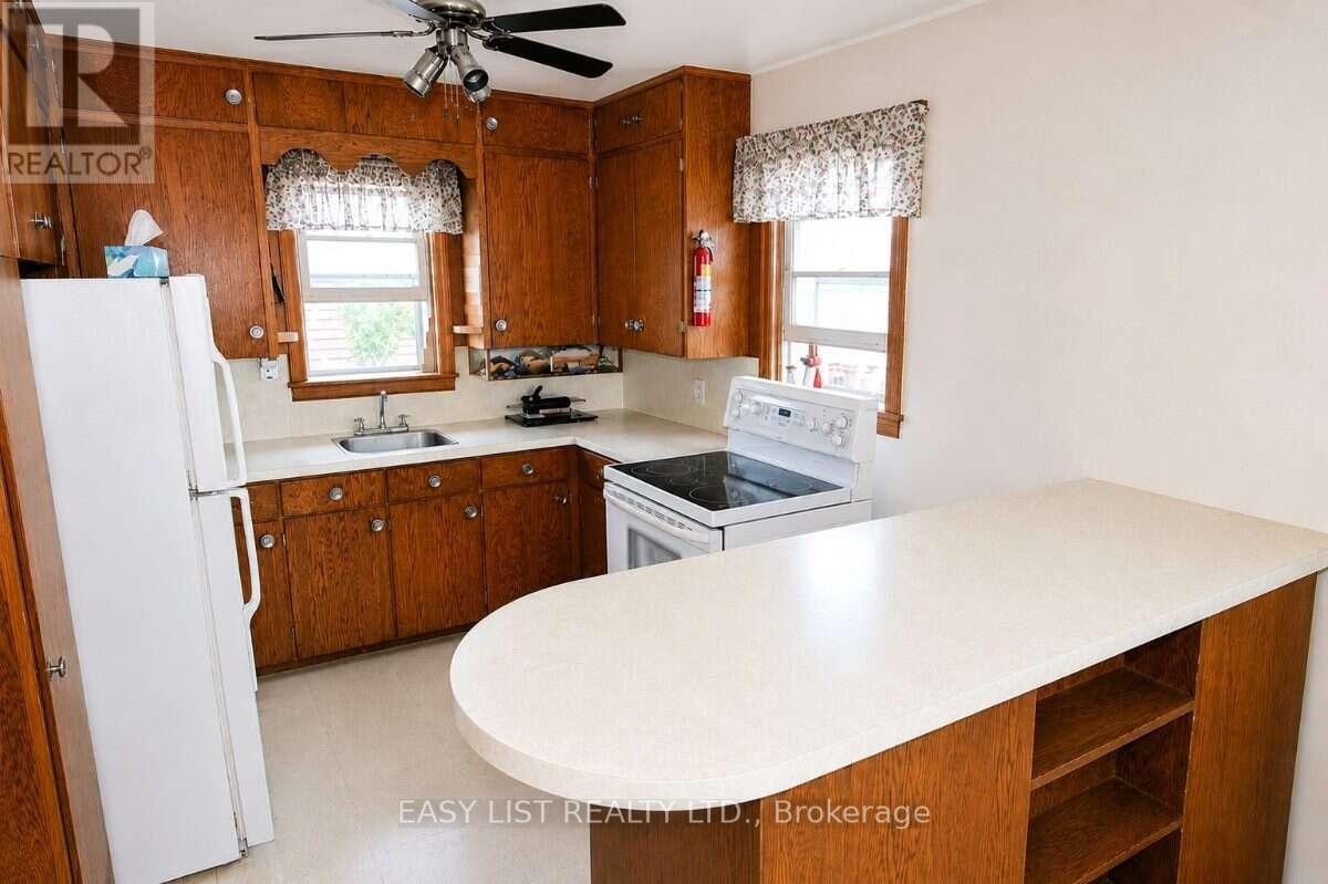 1860 Sturgeon Road Property Photo 3