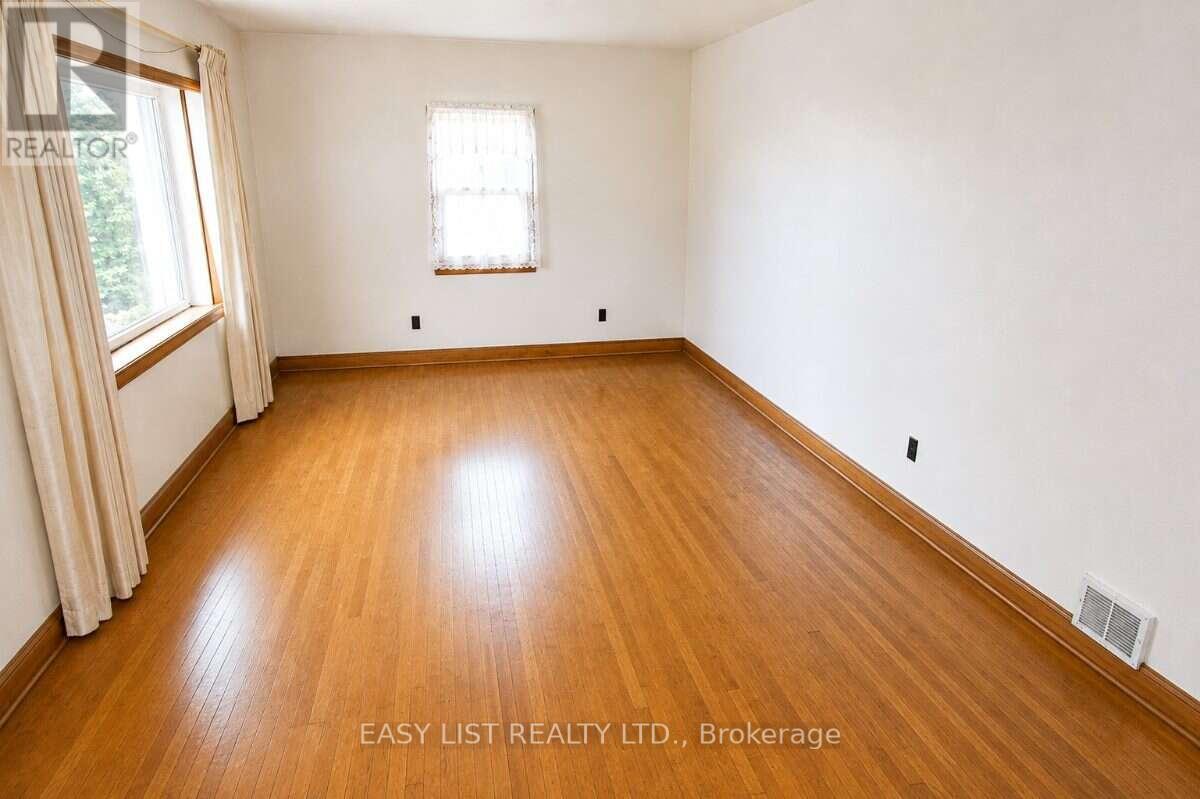 1860 Sturgeon Road Property Photo 4
