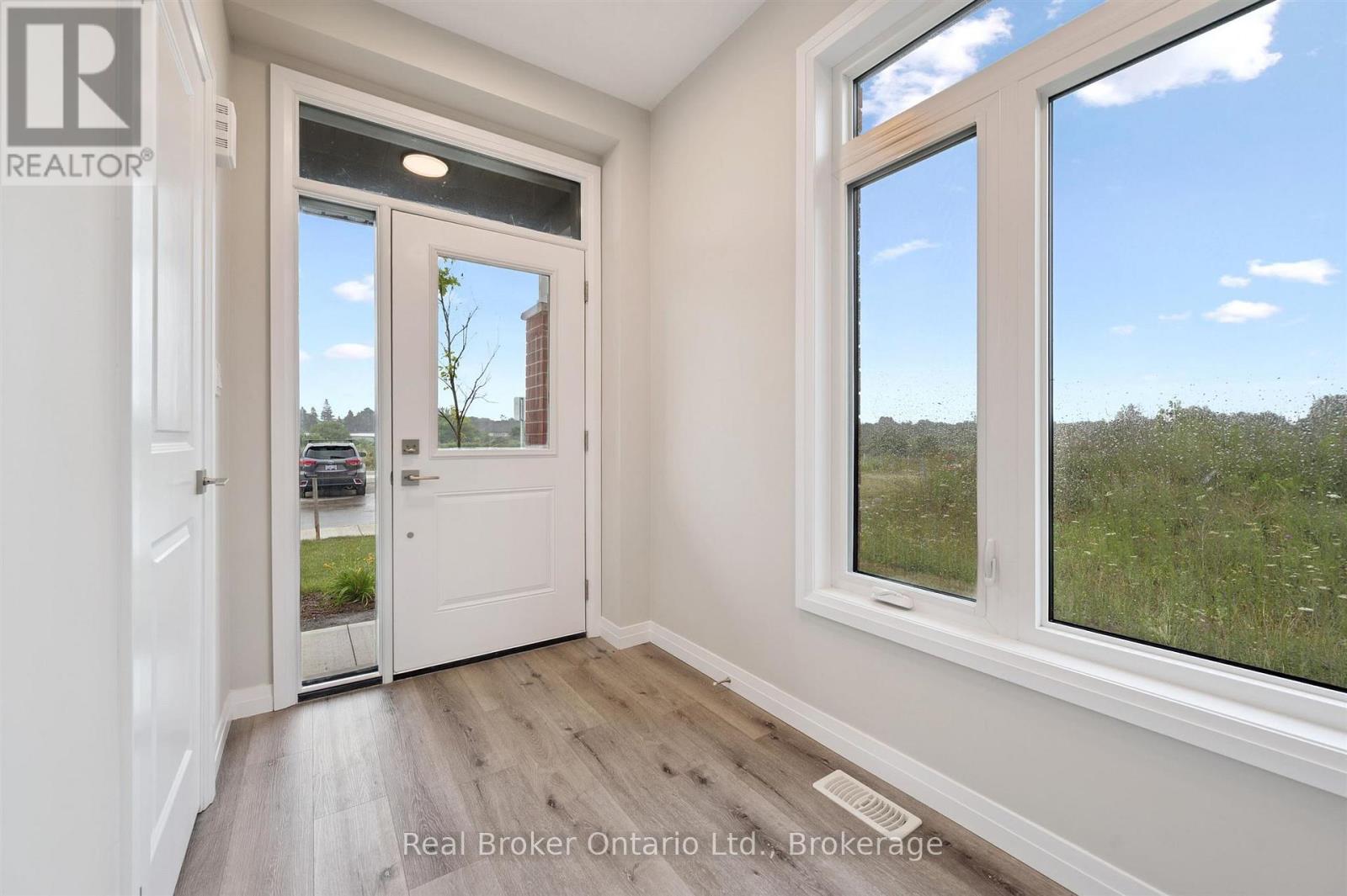 60 Ayr Meadows Crescent Property Photo 6
