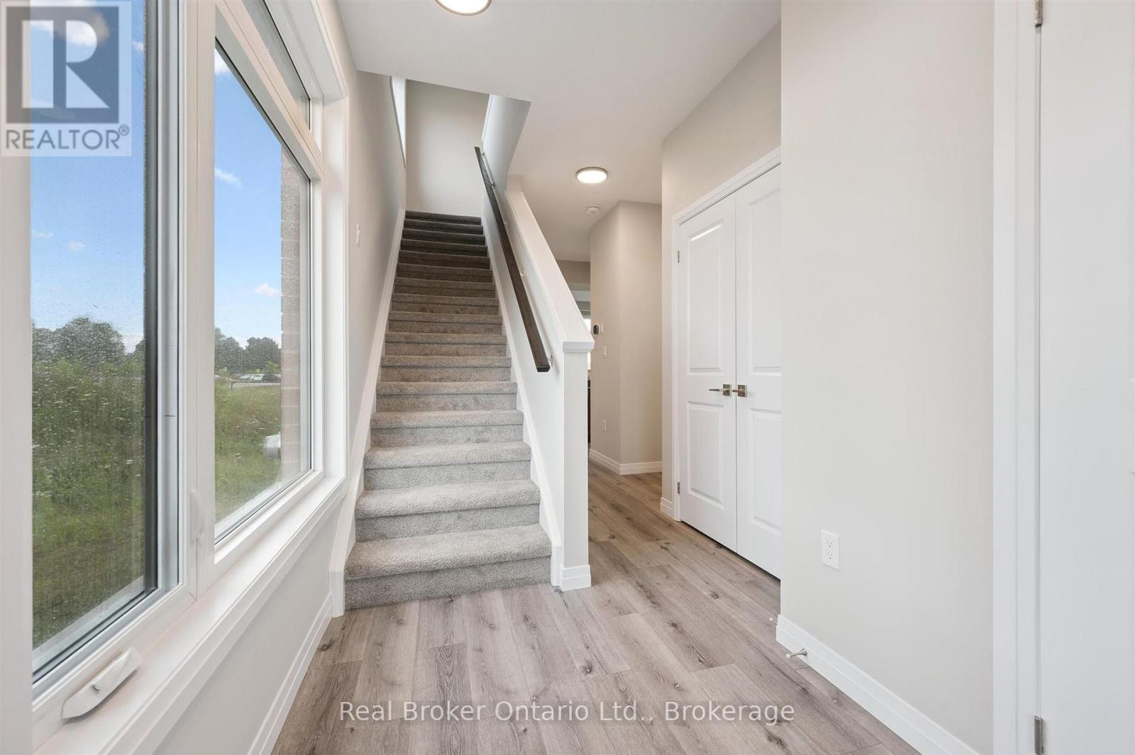 60 Ayr Meadows Crescent Property Photo 7