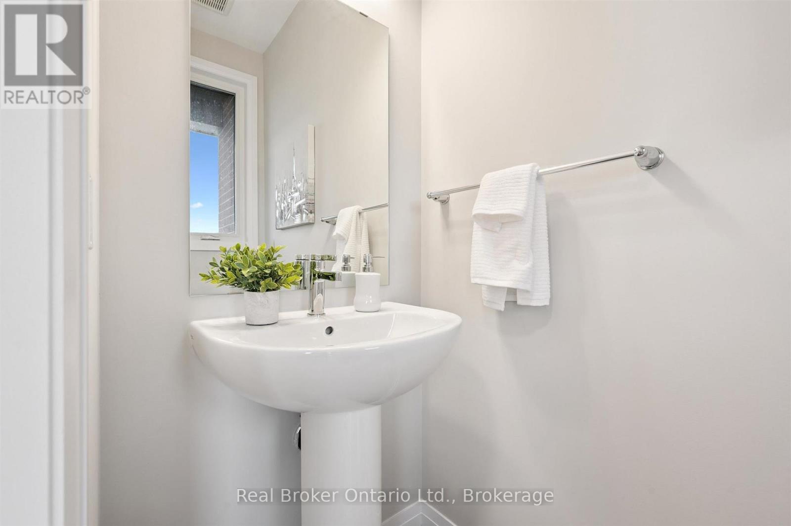 60 Ayr Meadows Crescent Property Photo 17