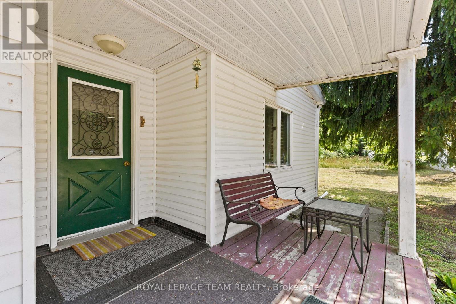 967 West Street Property Photo 5