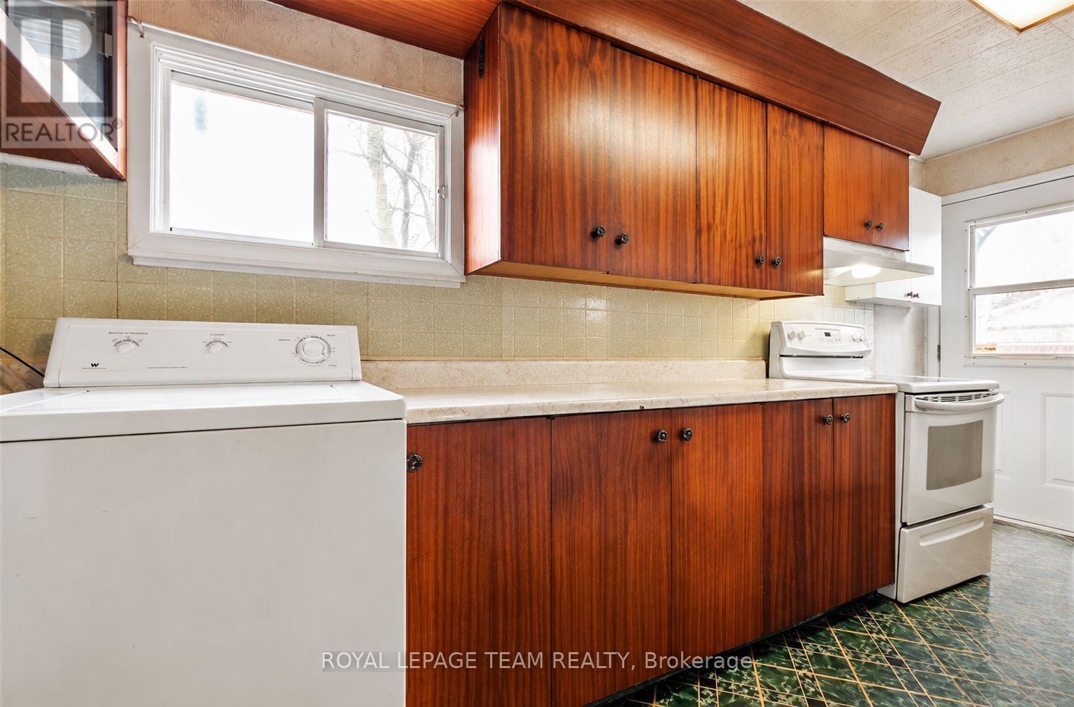 967 West Street Property Photo 11