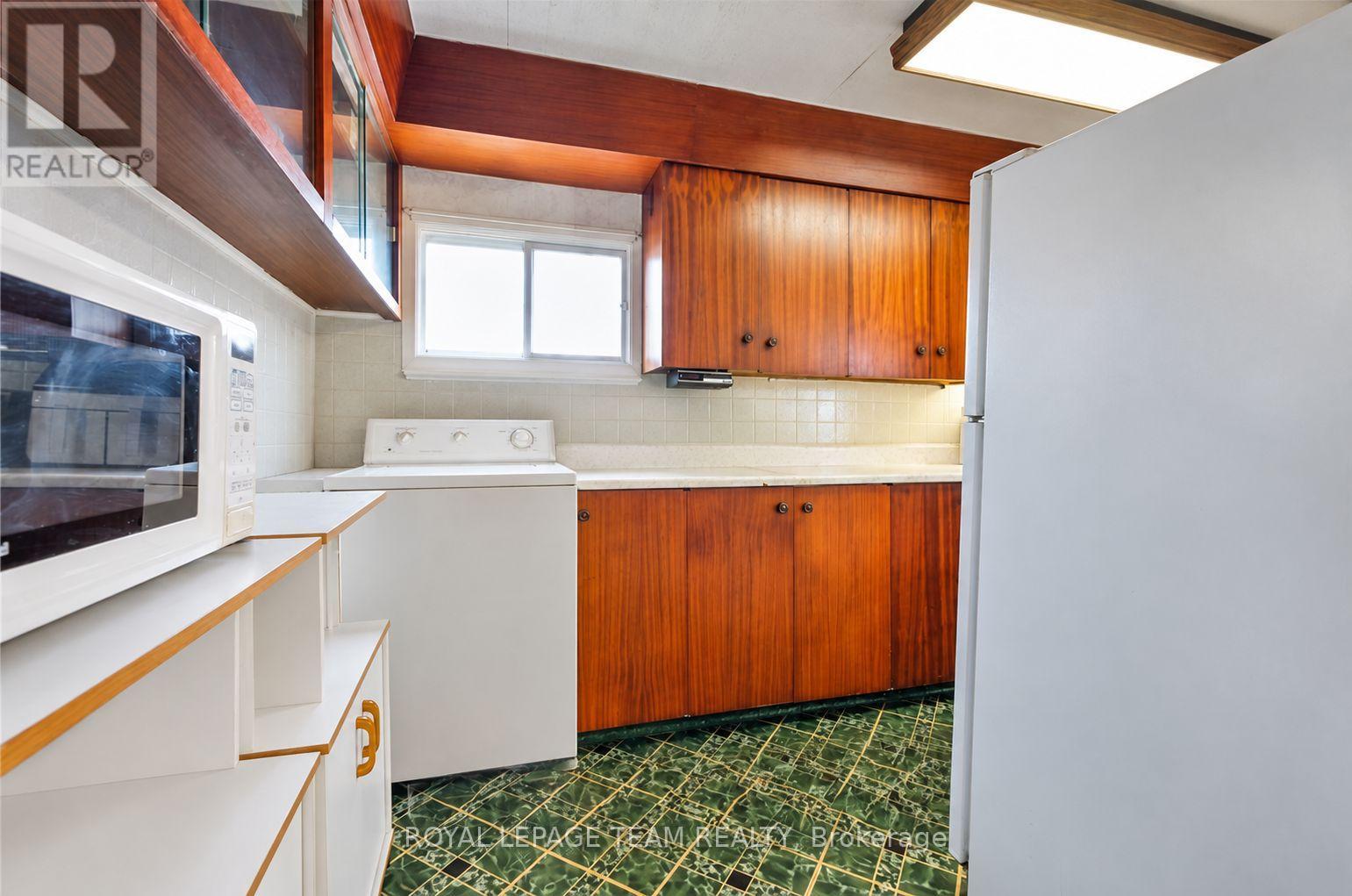 967 West Street Property Photo 12