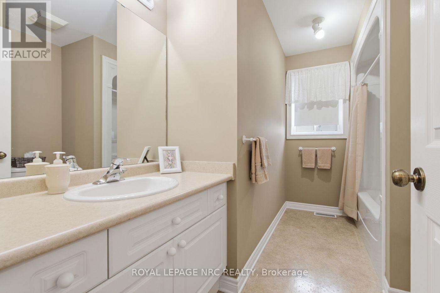 73 Rolling Meadows Boulevard Property Photo 10