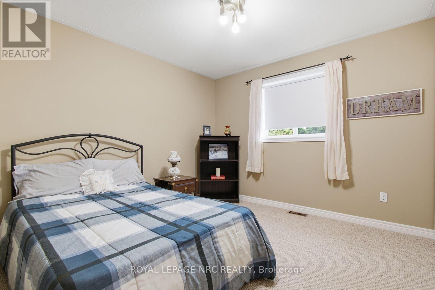 73 Rolling Meadows Boulevard Property Photo 11